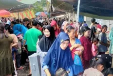 Pengunjung Pasar Kalangan Ngulak Muba Jelang Iduladha Membludak 
