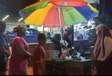Cuaca Hujan Tiap Hari, Ternyata Membawa Berkah Pedagang Pentol di Sanga Desa 