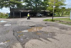 Lubang Menganga di Depan Pasar Randik Sekayu Makin Mengkhawatirkan, Ancam Keselamatan Pengguna Jalan