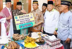 Usai Potong Tumpeng, Salat Jumat Berjamaah Bareng Kades 