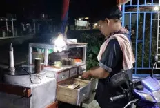 Kue Putu Legendaris, Masih Laris Manis di Desa Ngulak Kecamatan Sanga Desa 