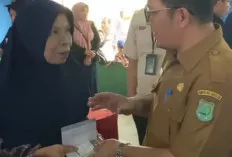 Pemkab Muba Salurkan Buku Tabungan Program Bantu Umak untuk 834 Penerima di Kecamatan Sekayu