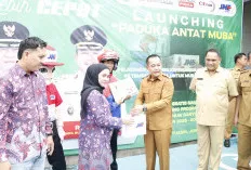 Revolusi Pelayanan Publik: Paduka Antat Muba Bawa Dokumen Kependudukan Langsung Kerumah Warga