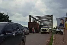 Antrian Panjang Diatas Jembatan Sungai Lilin, Ternyata Ini Penyebabnya 