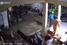 Kakek di Palembang Disiram Air Keras, Aksi Terekam CCTV dan Viral di Medsos
