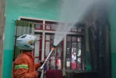 Kebakaran Hanguskan Rumah di Desa Mekar Jadi, Damkar Sungai Lilin Gerak Cepat Padamkan Api