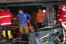 Diduga Akibat Konsleting Listrik, Satu Rumah Warga Hangus Terbakar 