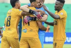  Semen Padang Dibantai Persib 1-4, Terpuruk di Zona Degradasi  