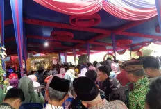 Datang ke Acara Hajatan, Camat Sungai Keruh Ajak Masyarakat Gunakan Hak Pilih di Pemilu 2024