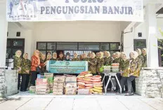 Ketua IAD Wilayah Sumsel Bersama Para Ibu-Ibu Gelontorkan Puluhan Paket Sembako
