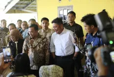 Gubernur Herman Deru Dampingi  Menteri Kependudukan dan Pembangunan Keluarga/BKKBN RI Lakukan Pemberian MBG