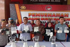 Sabu Seberat 7,7 Kg Berasal dati Medan dan Pekanbaru Milik 13 Orang Pengedara Dimusnahkan 