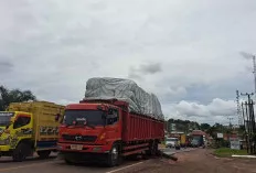 Truk Fuso Patah AS, Selama 4 Hari Jalintim Macet Panjang 