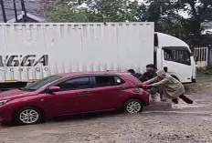 Hari Pertama Puasa, Palembang Macet dan Banjir, Warga Keluhkan Kondisi Jalan  