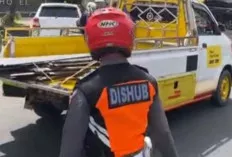 Mobil Angkutan Barang Dicegat di Depan Pasar Cinde Palembang