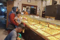 Pasca Lebaran, Banyak Warga Jual Emas, Toko Emas Ramai Pengunjung