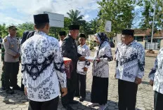 Lima Guru Terima Penghargaan Purna Tugas
