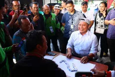 Herman Deru Berbaur Bersama Driver Online di Lomba Gaple HUT RI ke-80
