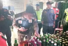 104 Botol Mikol Ilegal Disita, Wanita Muda Tanpa Identitas Diamankan!