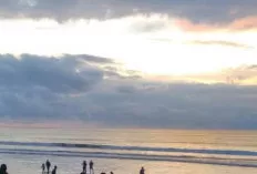 Destinasi Pantai Populer di Indonesia yang Selalu Ramai Dikunjungi Wisatawan