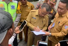 Puluhan Massa Gelar Aksi Damai, Datangi Pj Bupati Banyuasin 