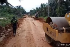 Respon Cepat Keluhan Warga, Pemkab Muba Turunkan Alat Berat Perbaiki Jalan Rusak di Sungai Keruh