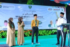 Hadiri Wisuda Santri di Muara Enim, Cik Ujang Beri Bantuan Ongkos Keberangkatan Kuliah ke Mesir
