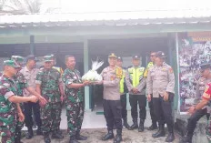 HUT TNI ke-79, Polsek Tanjung Batu Berikan Kejutan ke Personel Koramil 402-06