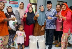 Bawa Bantuan Pangan ke Desa Teladan