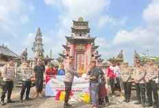 Sambut Hari Bhayangkara ke-80, Polres Muara Enim Gelar Bakti Sosial dan Peduli Tempat Ibadah di Desa Air Talas