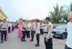 Pisah Sambut Kapolres, yang Baru Disambut Tradisi Pedang Pora, dan yang Lama Dilepas dengan Becak
