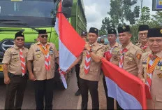 Forkopimcam Sungai Lilin Bagikan Bendera Merah Putih ke Pengguna Jalan Sambut HUT RI ke-80