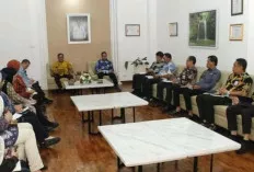 Pimpin Rapat Pembahasan Pemenuhan Dokumen RBGT