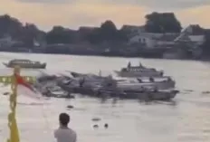 Kapal Jukung Muatan Barang Meledak di Sungai Musi, Tiga Luka dan Empat Masih Hilang