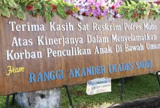 Tiba-Tiba Ada Karangan Bunga Berjejer Depan Polres Musi Banyuasin, Ucapan Apa Ya?