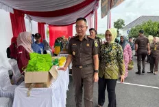Kejari OKU Timur Menggelar Pasar Murah Ramadhan