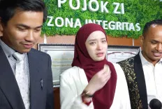 Resmi Cerai dari Virgoun, Inara Rusli Menangis dan Sujud Sukur di Pengadilan Agama