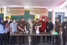 Kejari Muba Musnahkan Barang Bukti Ratusan Perkara Incharht
