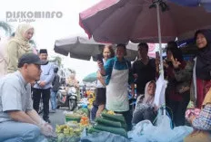 Wali Kota Lubuk Linggau Bebaskan Retribusi bagi Para Pedagang Pasar Inpres 