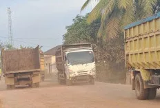 Debu Jalan Simpang Hindoli Resahkan Warga Sungai Lilin   