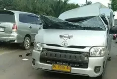 Hiace Tabrakan dengan Truk di Jalintim Muba, 4 Meninggal, Sopir Truk Kabur