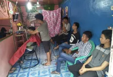 Jelang Masuk Sekolah, Jasa Pangkas Rambut di Sanga Desa Diserbu Pelajar