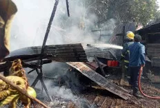 Damkar Sigap Padamkan Kebakaran Rumah, Api Gagal Menjalar ke Bangunan Sekitar