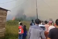 Astaga, Terjadi Kebakaran Lahan Disaat Warga Menggelar Berbagai Lomba 17 Agustus, Warga Langsung Gercep PAdamk