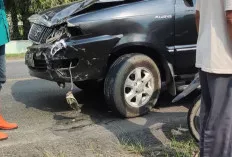 Ya Ampun, Gagal Mendahului Kendaraan Lain, Pengendara Sepeda Motor Tabrakan dengan Mobil 