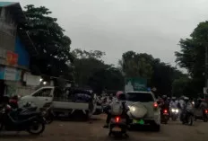 Jelang Lebaran, Pengunjung Pasar Randik Sekayu Membludak 