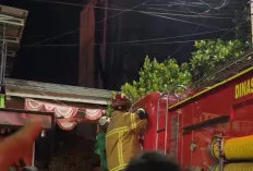 Kebakaran Hebat Landa Gudang PT Lonsum di Palembang, 10 Mobil Damkar Dikerahkan