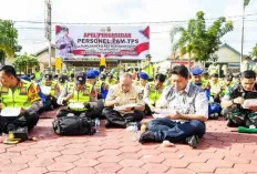 Usai Cek Kesiapan PAM TPS, Pj Bupati Apriyadi Makan Bareng Personel di tengah Lapangan Mapolres 