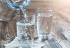 Mulai Hari dengan Sehat dan Segar, Ini Manfaat Rutin Minum Air Hangat Saat Bangun Tidur   