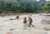 Pelajar SMK Diduga Hanyut, Tim SAR Terus Lakukan Pencarian di Sekitar Air Terjun 